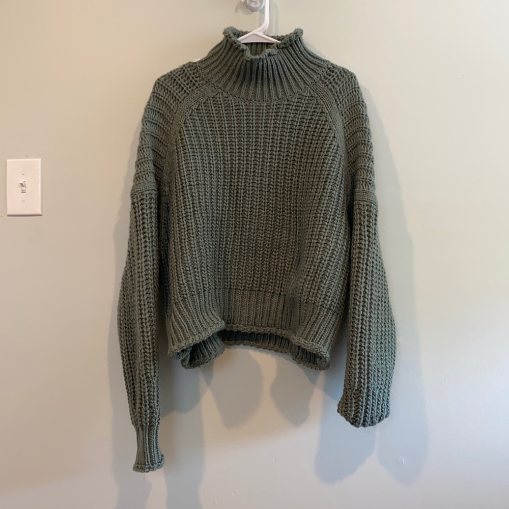 H&M green turtle neck sweater